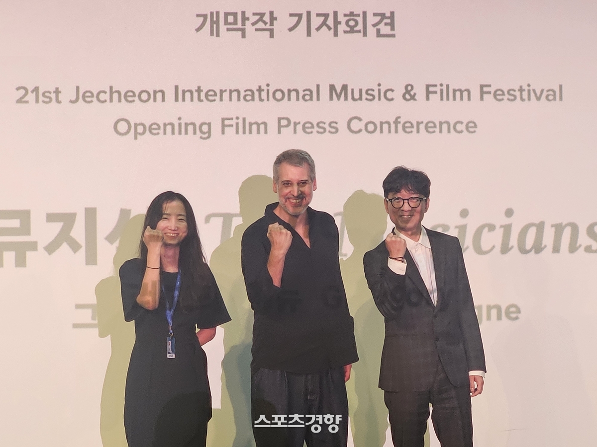 사펴 포스터